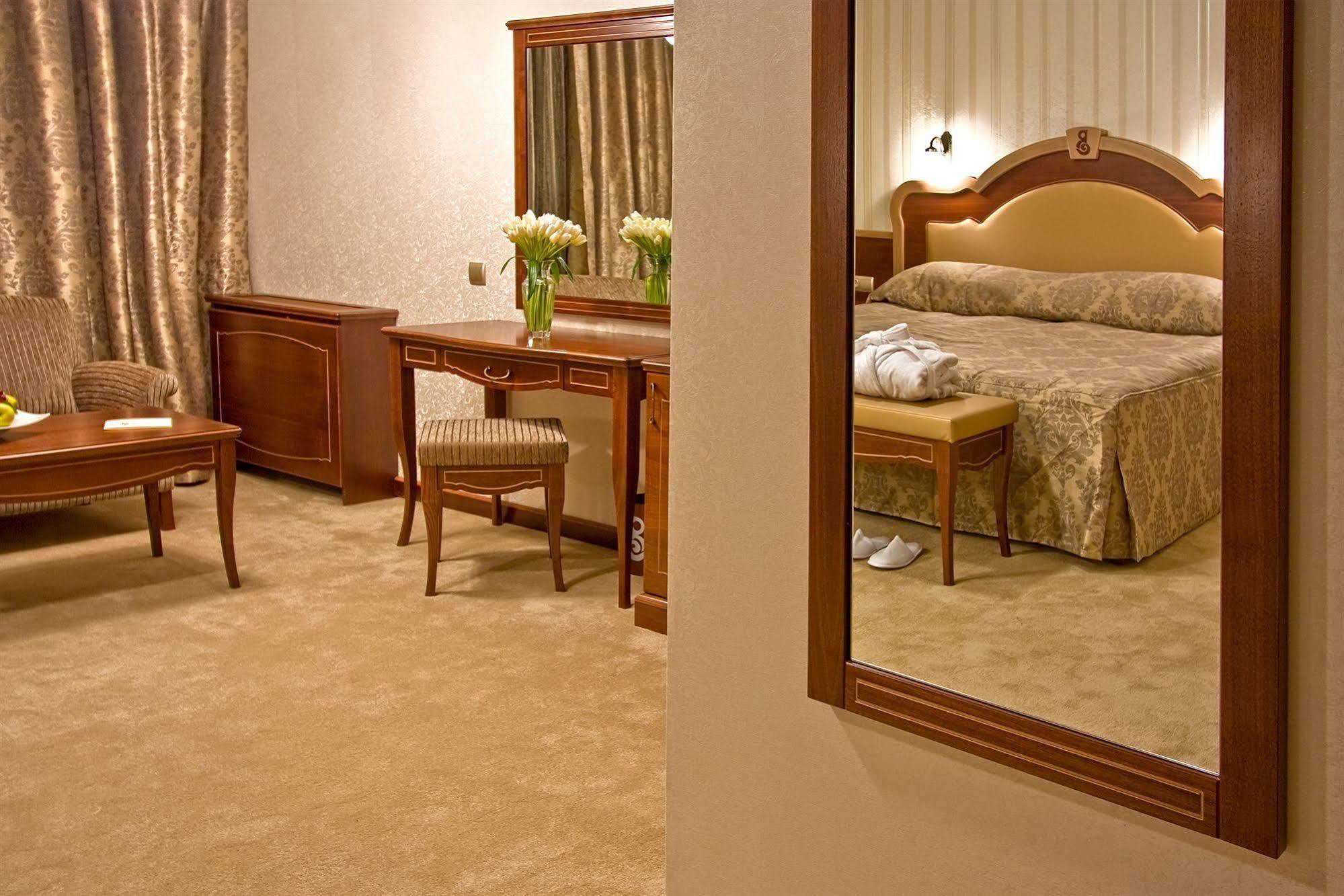 Hotel Berlin Park Vitosha Sofya Oda fotoğraf